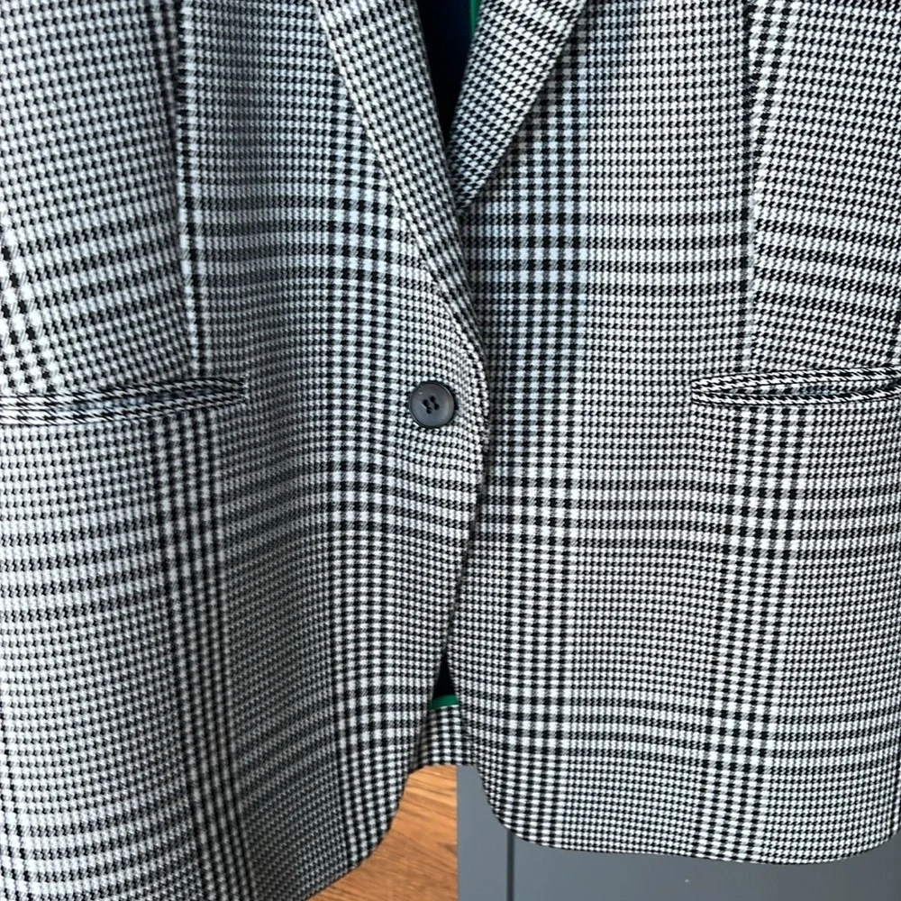 Classic Black and White Plaid Blazer - Picture 5 of 6